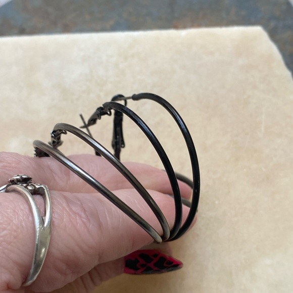 Free $10 item 🎈Sale 🎈 2 for $10 2 pairs of hoop earrings + free item $10 item - Picture 5 of 5